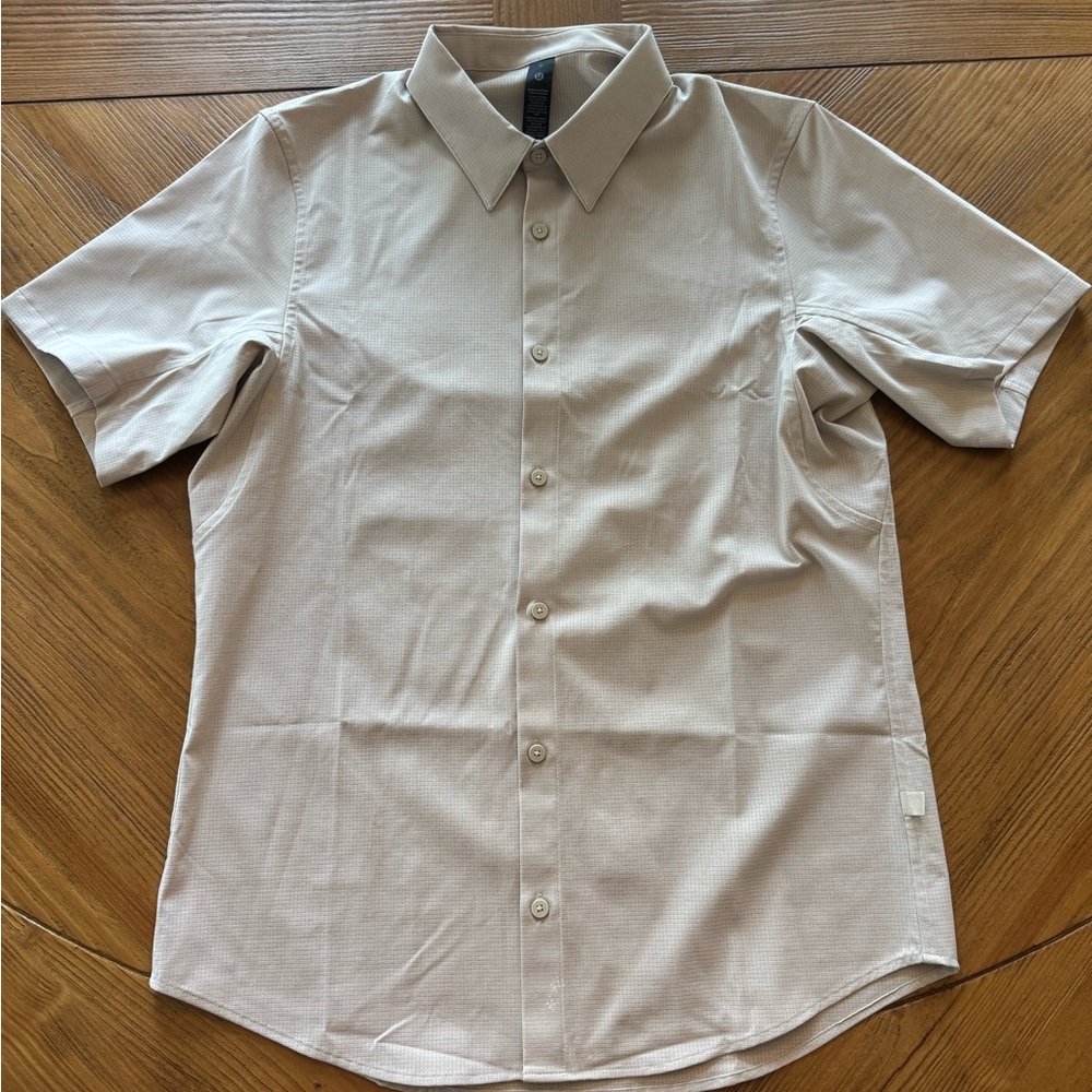 LULULEMON Lightweight Stretch Short Sleeve Button Up Shirt